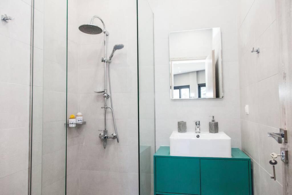 E Spacious Cornered Brand New Studio Apartment E أثينا المظهر الخارجي الصورة