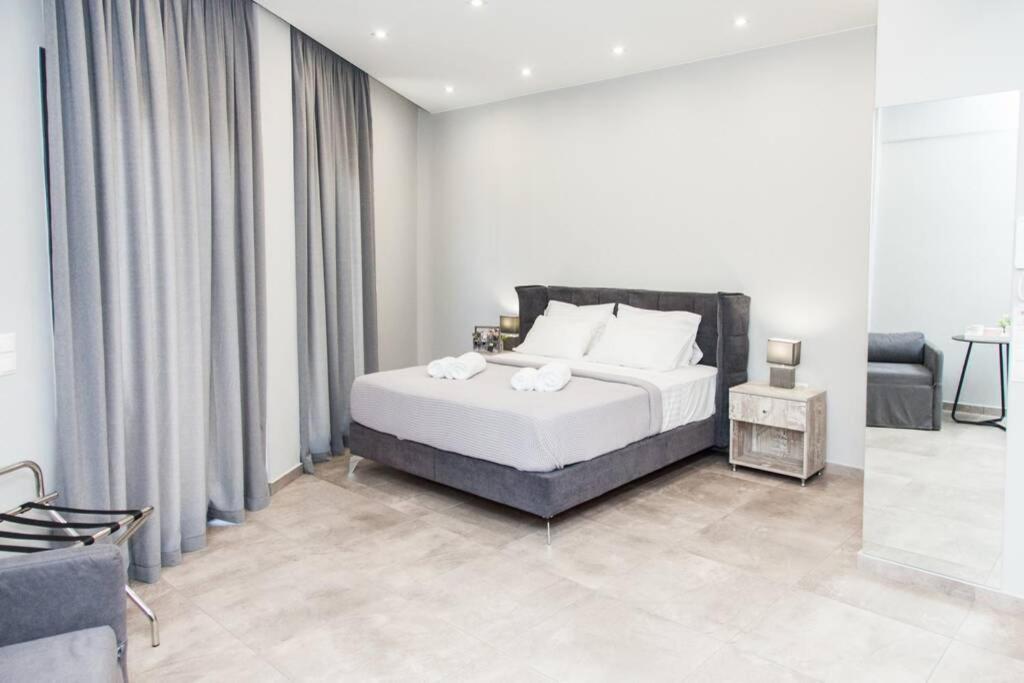 E Spacious Cornered Brand New Studio Apartment E أثينا المظهر الخارجي الصورة